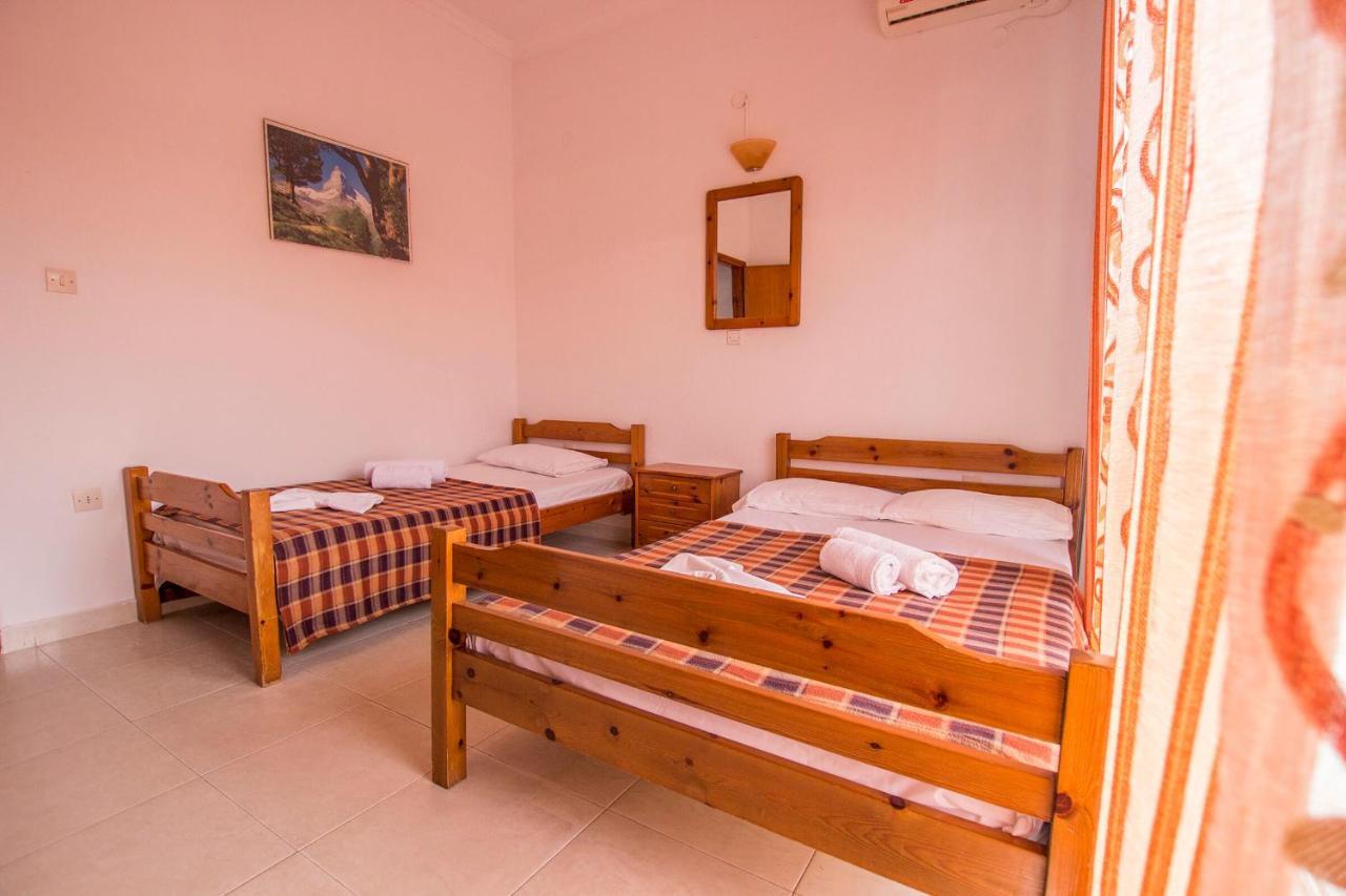 George Laz Rooms Vrasná Esterno foto