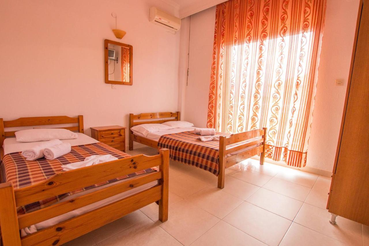 George Laz Rooms Vrasná Esterno foto