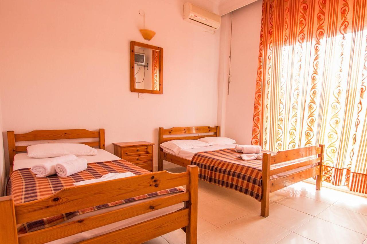 George Laz Rooms Vrasná Esterno foto