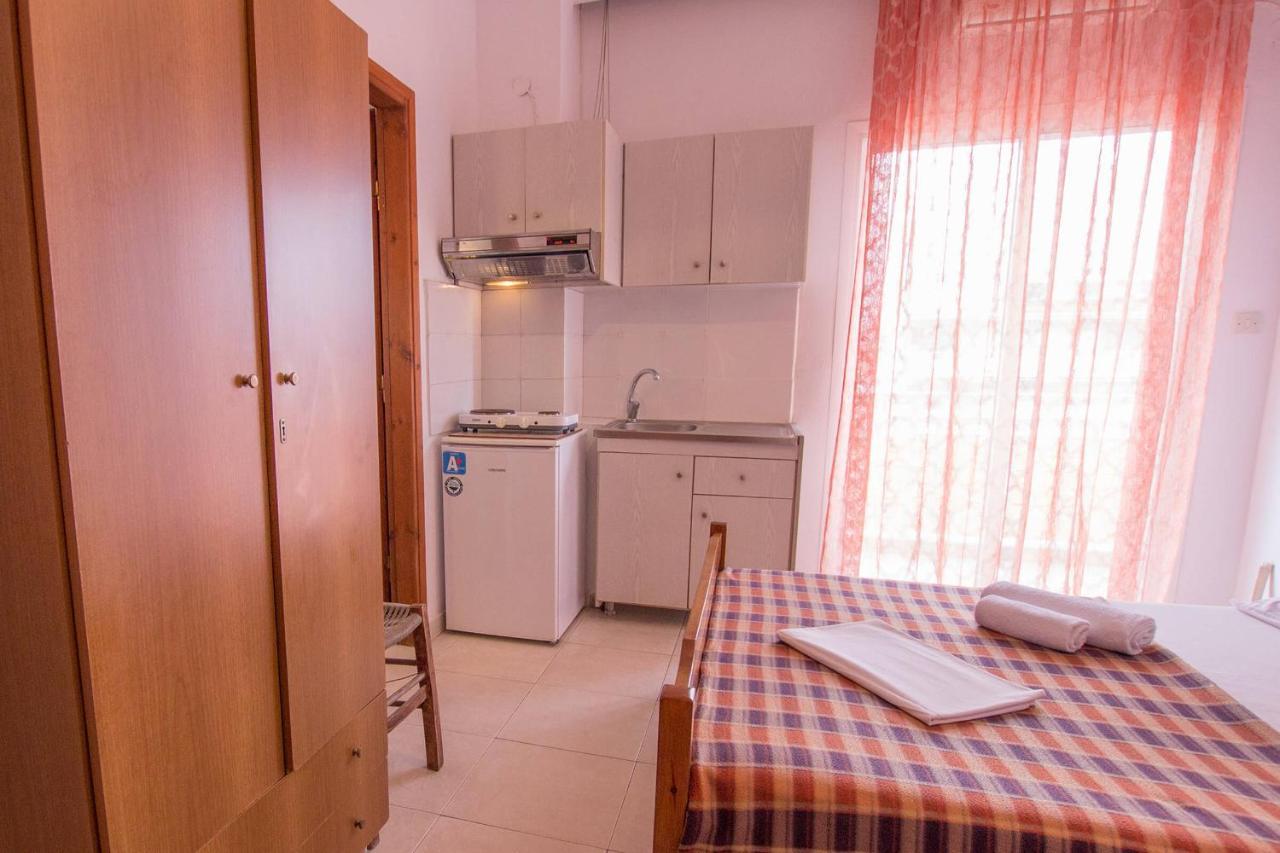 George Laz Rooms Vrasná Esterno foto