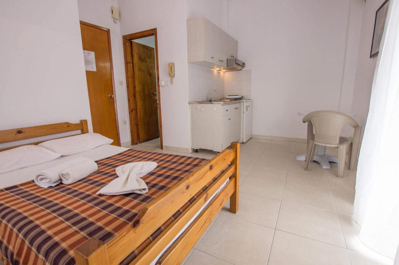 George Laz Rooms Vrasná Esterno foto